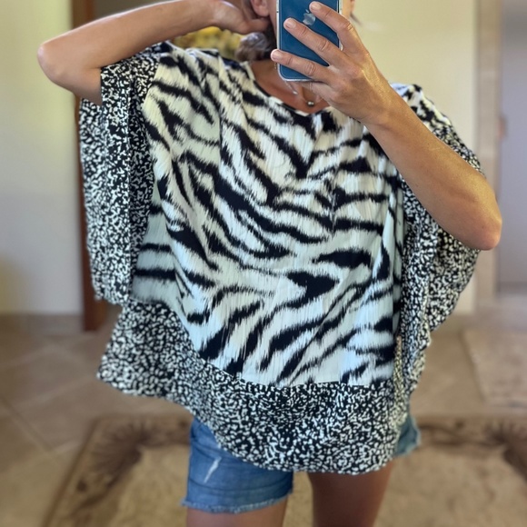 MICHAEL Michael Kors Tops - Michael Kors Silk blouse, two toned print. Perfect condition.